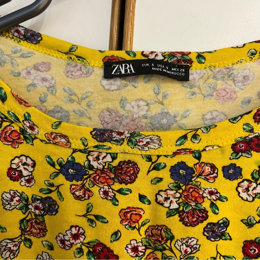 🐚🪼 2/20$ TOPS 🪼🐚 Zara Yellow Floral Short Sleeve Tee Sz S - Picture 4 of 5